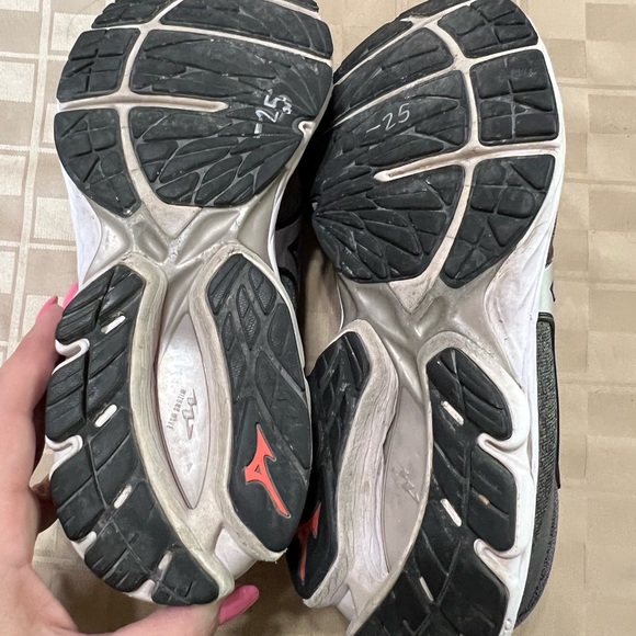Mizuno Waver Rider 23 Running Shoes Women Size 10 Gray Black J1GD190349 EUC 2019 - Picture 4 of 5